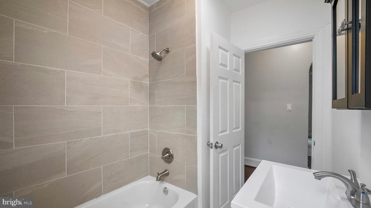 2818 Bauernwood Avenue photo 15