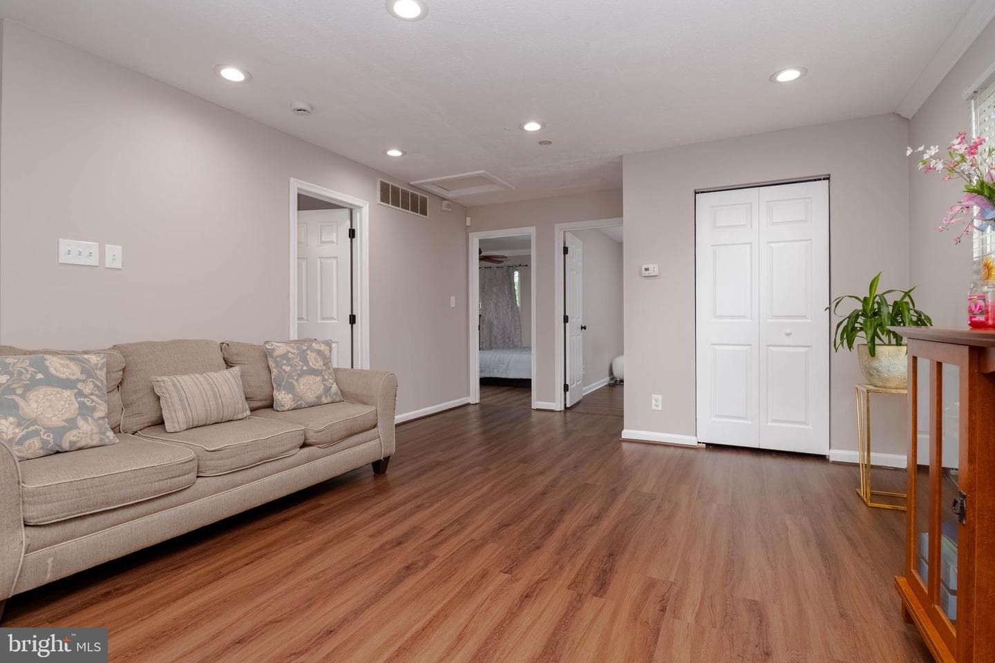 4017 Orchard Avenue photo 5