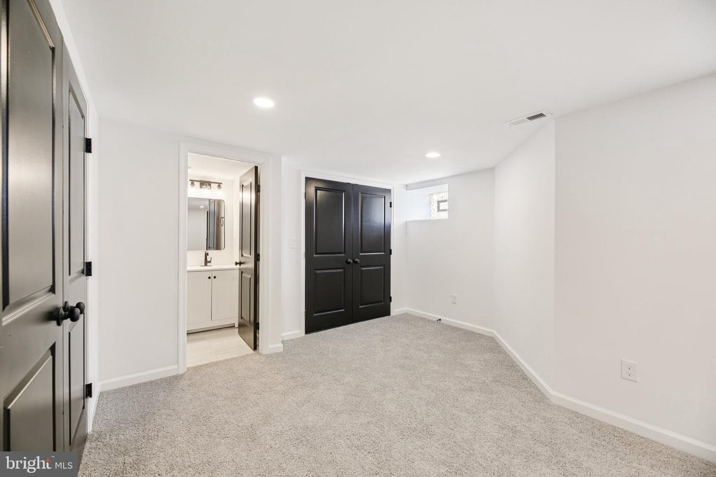 2801 Roslyn Avenue photo 17