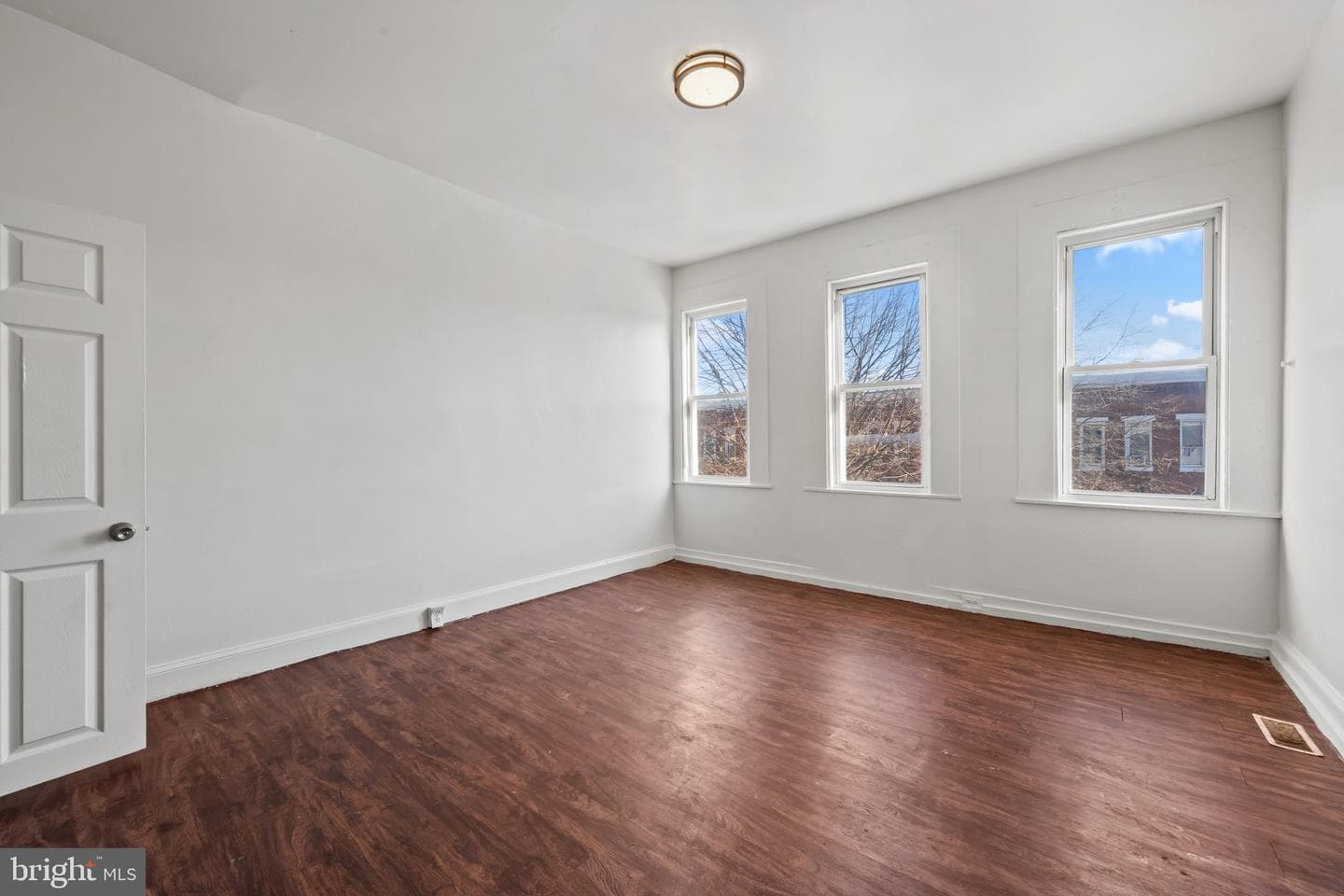 220 N Luzerne Avenue photo 24