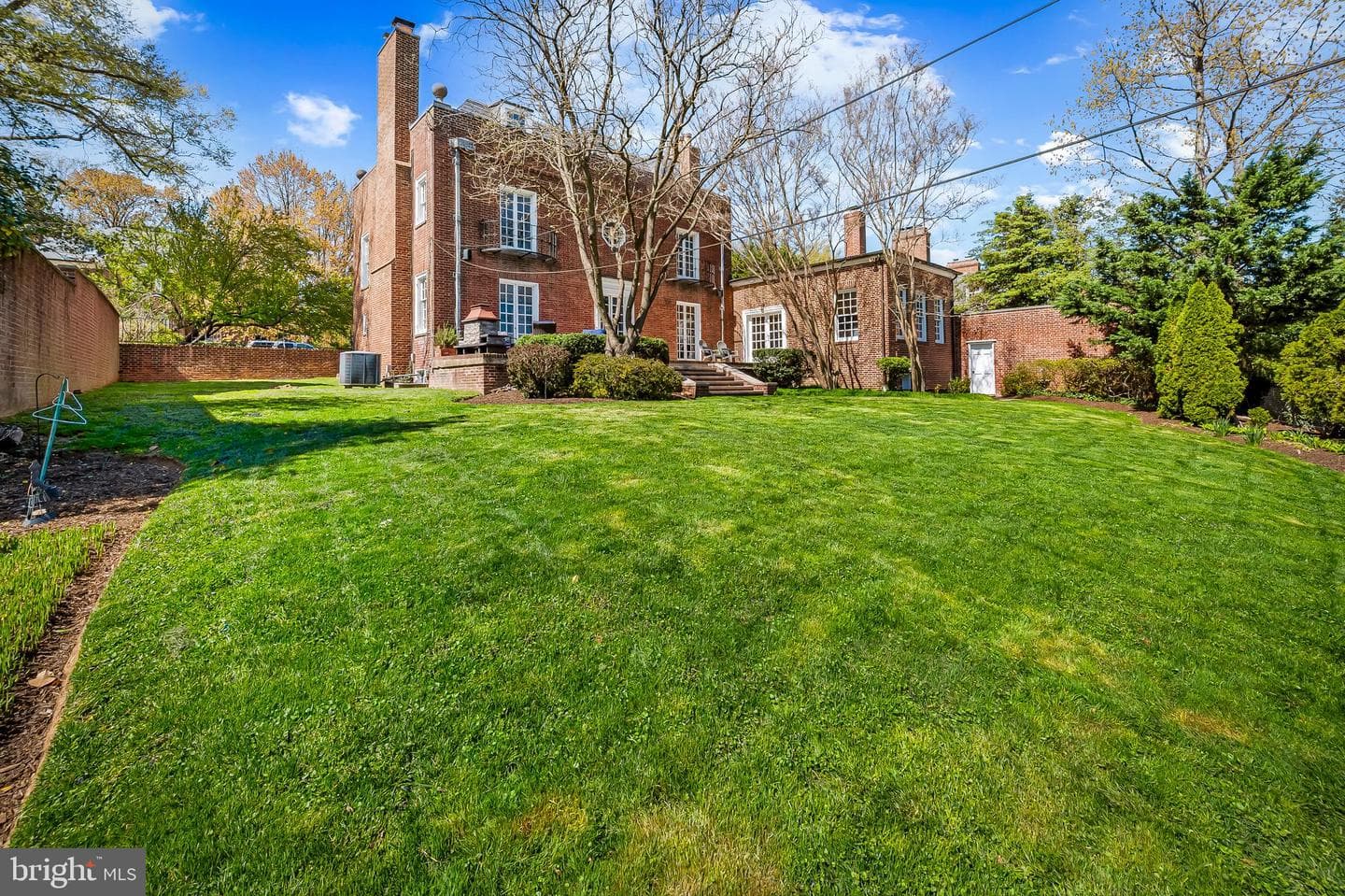 217 Wendover Road photo 46