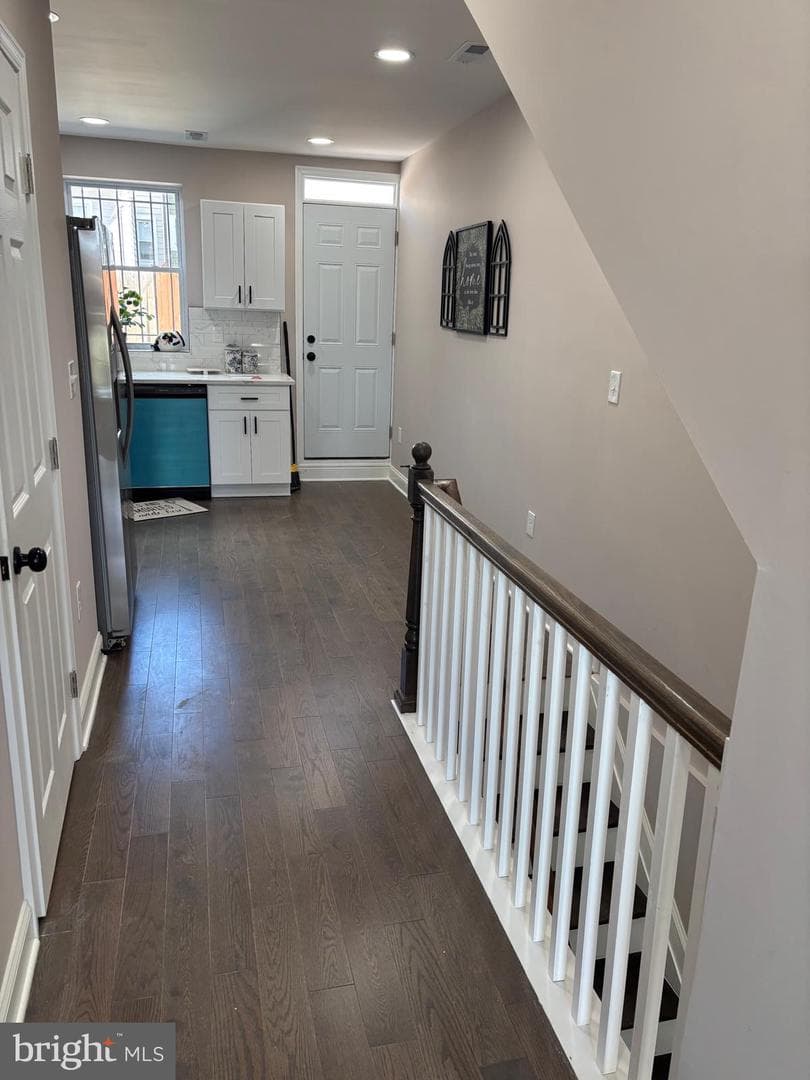 1748 Llewelyn Avenue photo 3