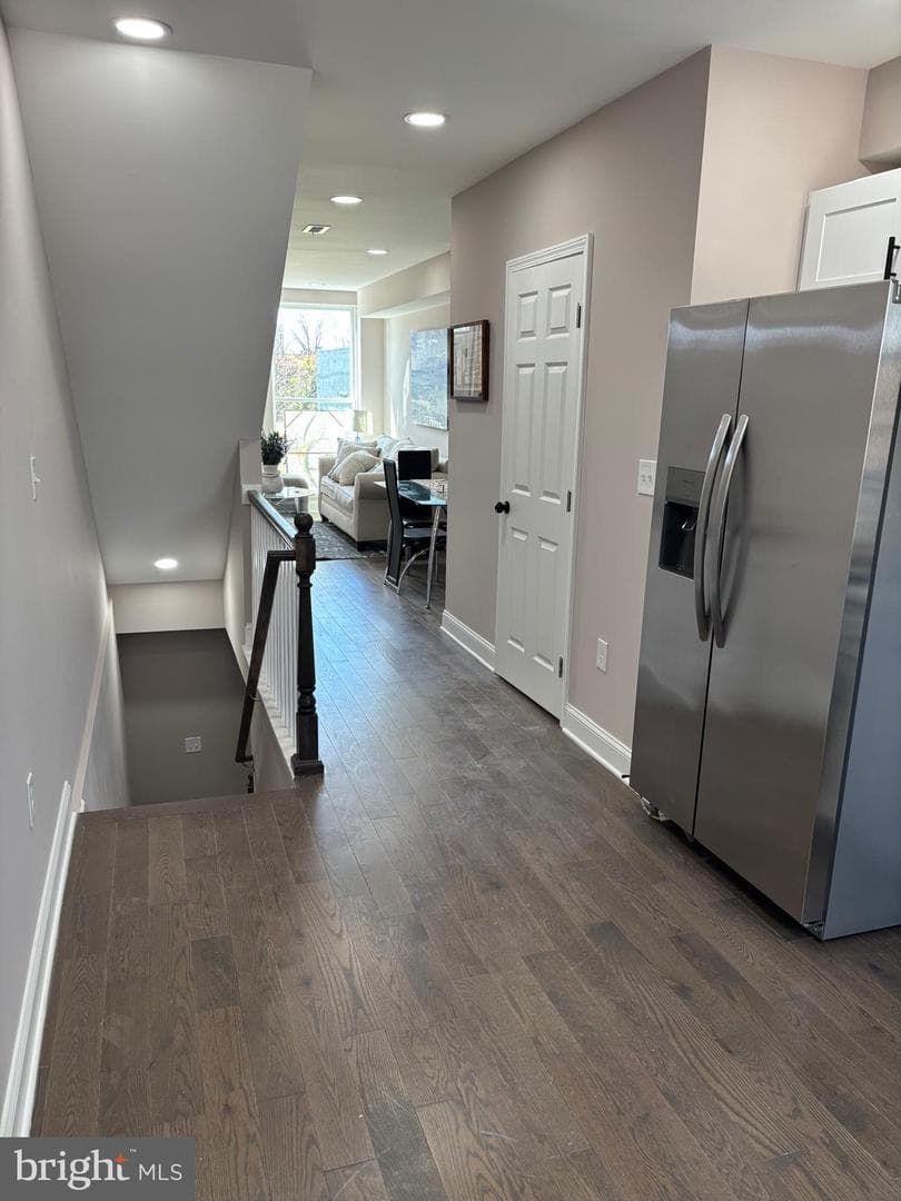 1748 Llewelyn Avenue photo 4