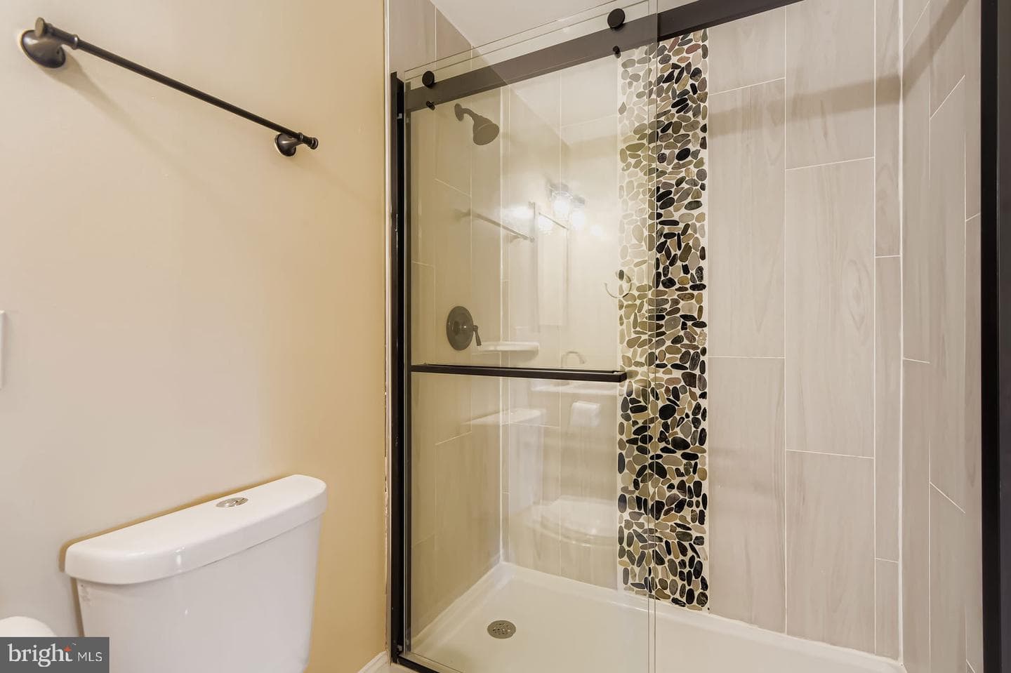 2535 N Howard Street photo 11