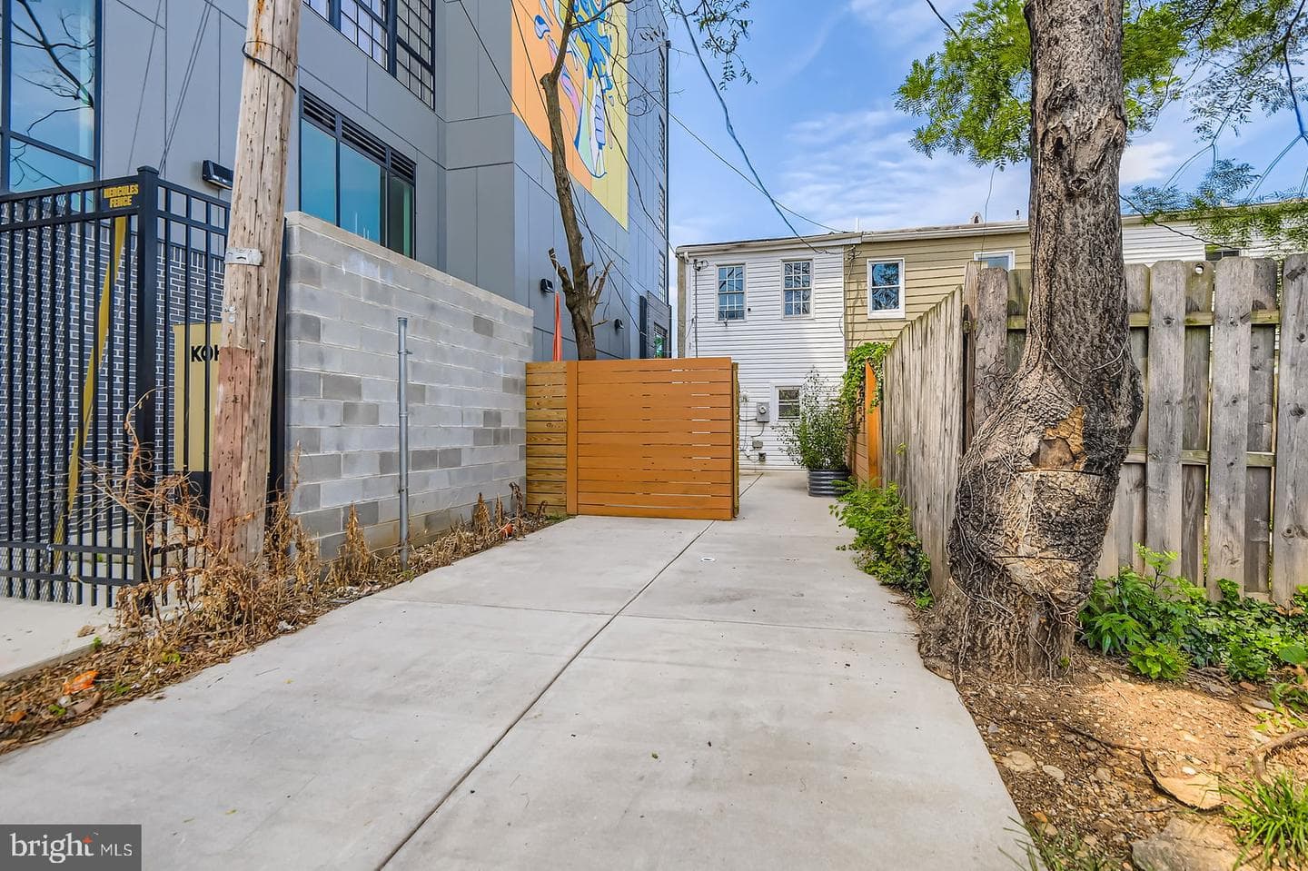 2535 N Howard Street photo 15
