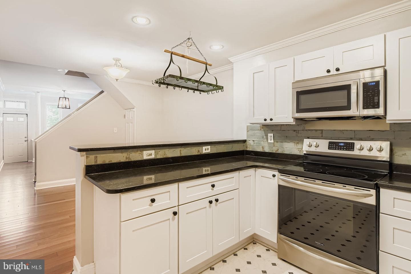 2535 N Howard Street photo 4