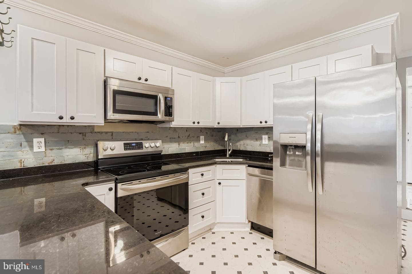 2535 N Howard Street photo 6