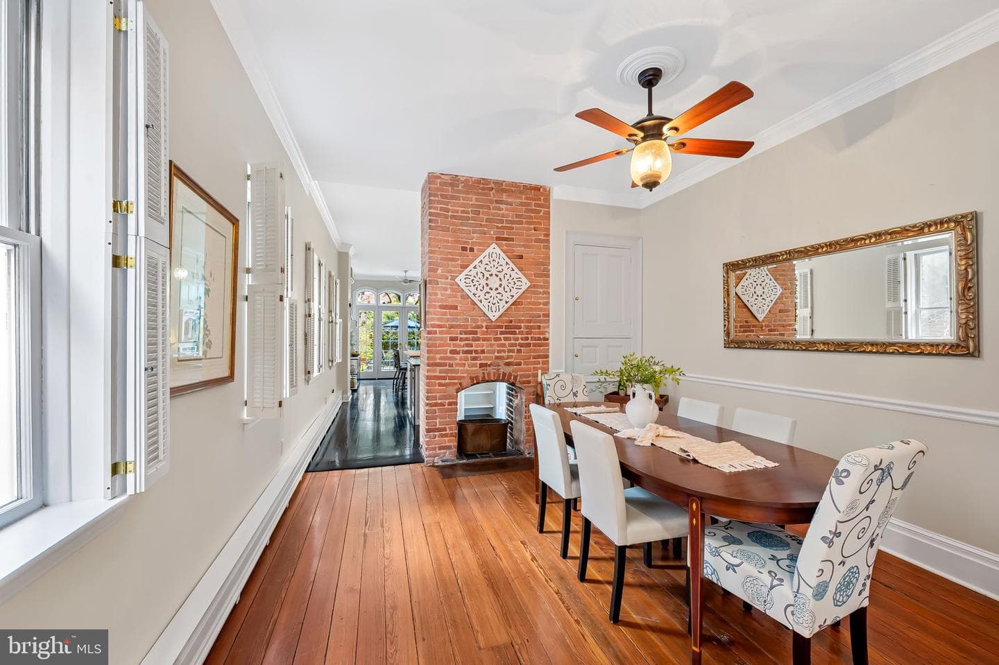 107 W Lee Street photo 13