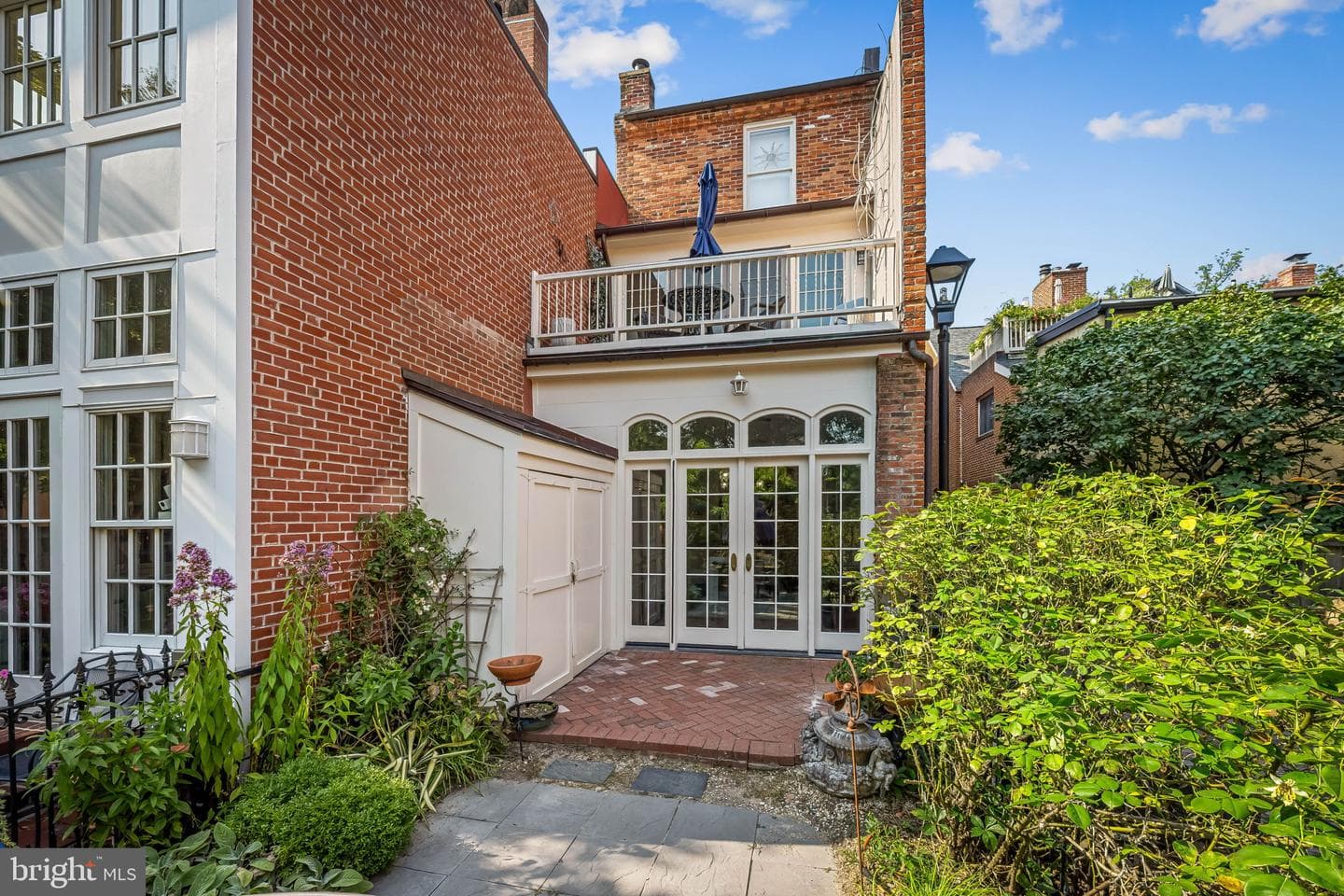 107 W Lee Street photo 24