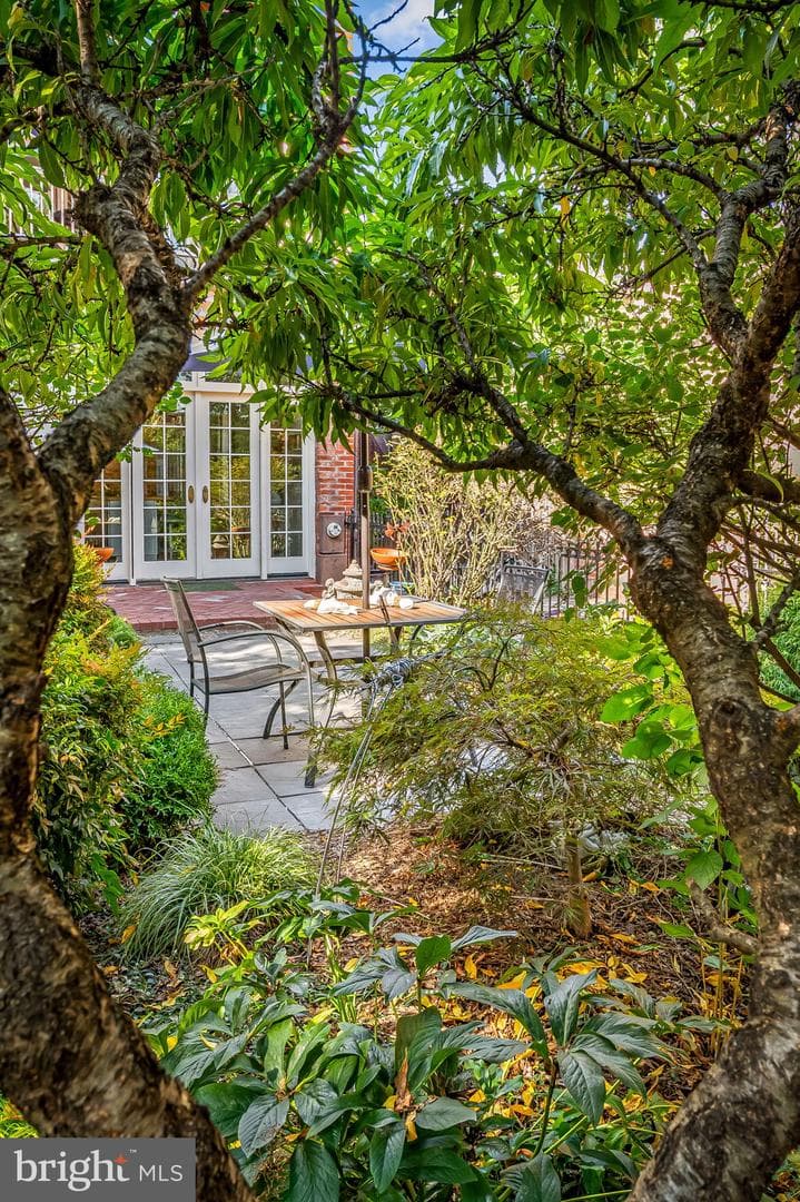107 W Lee Street photo 26