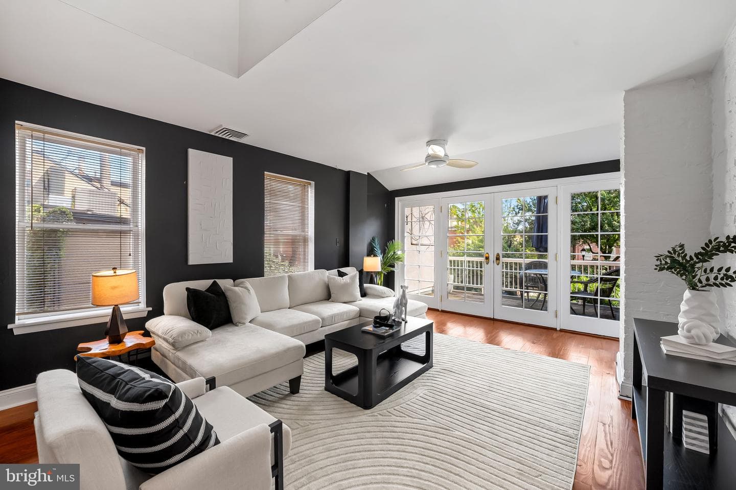 107 W Lee Street photo 39