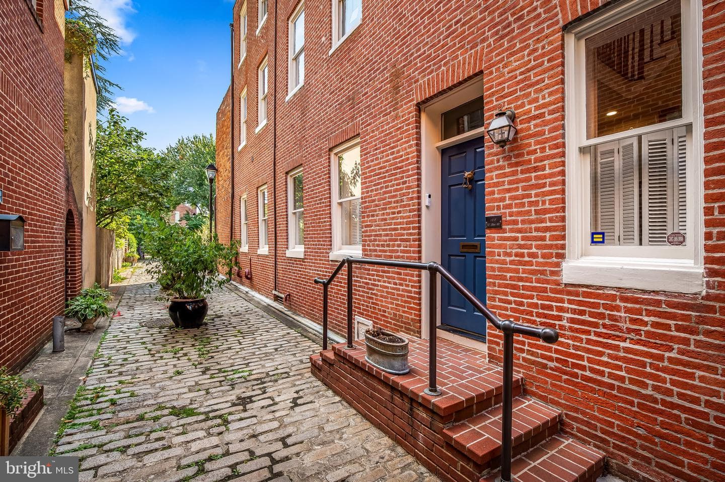 107 W Lee Street photo 5