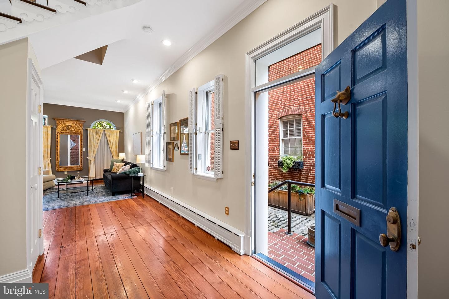 107 W Lee Street photo 6