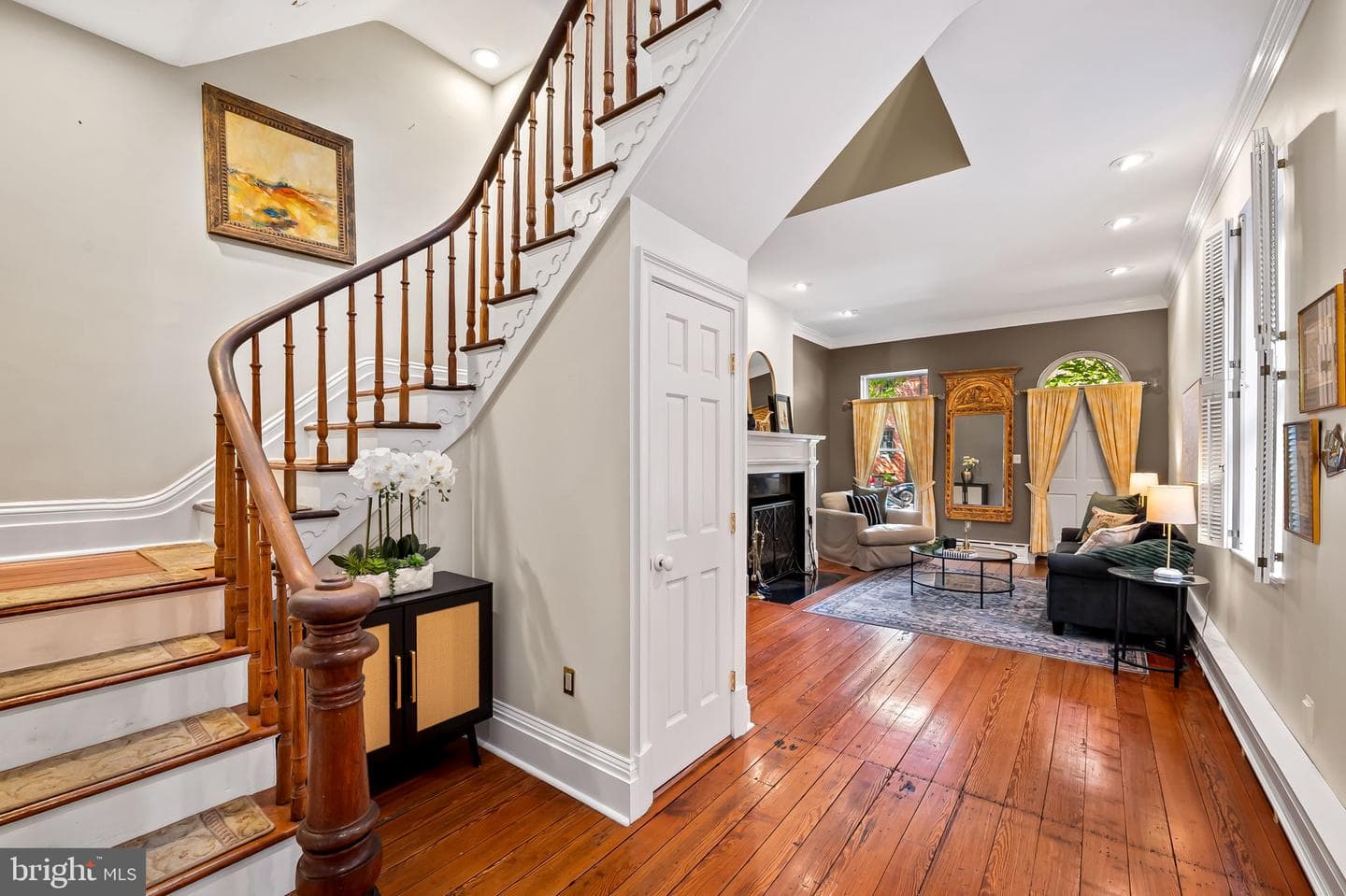 107 W Lee Street photo 8