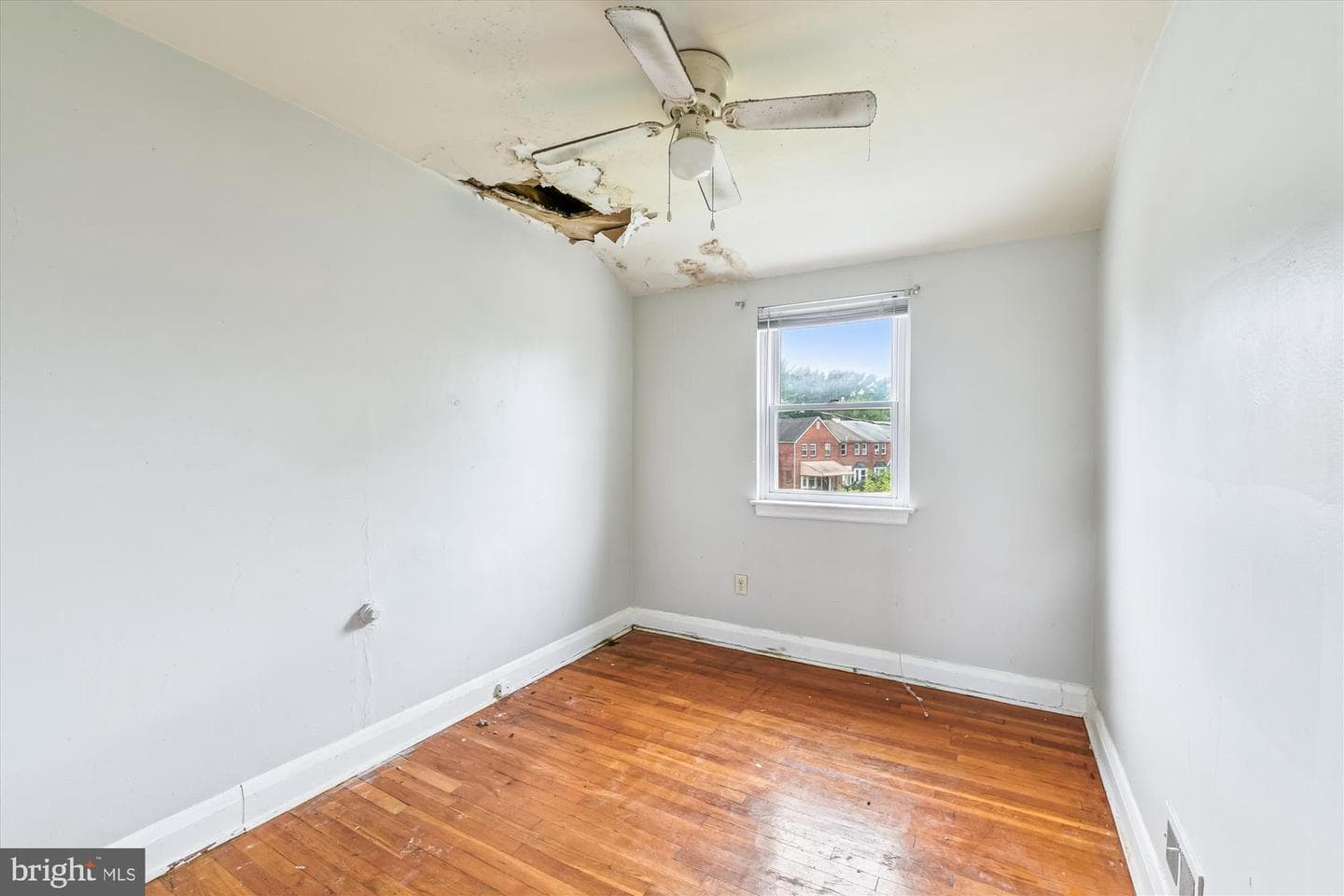 5755 Maplehill Road photo 12