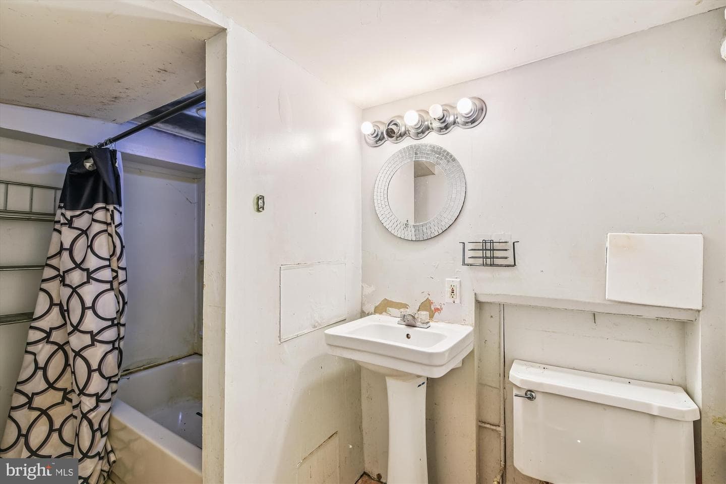 5755 Maplehill Road photo 15