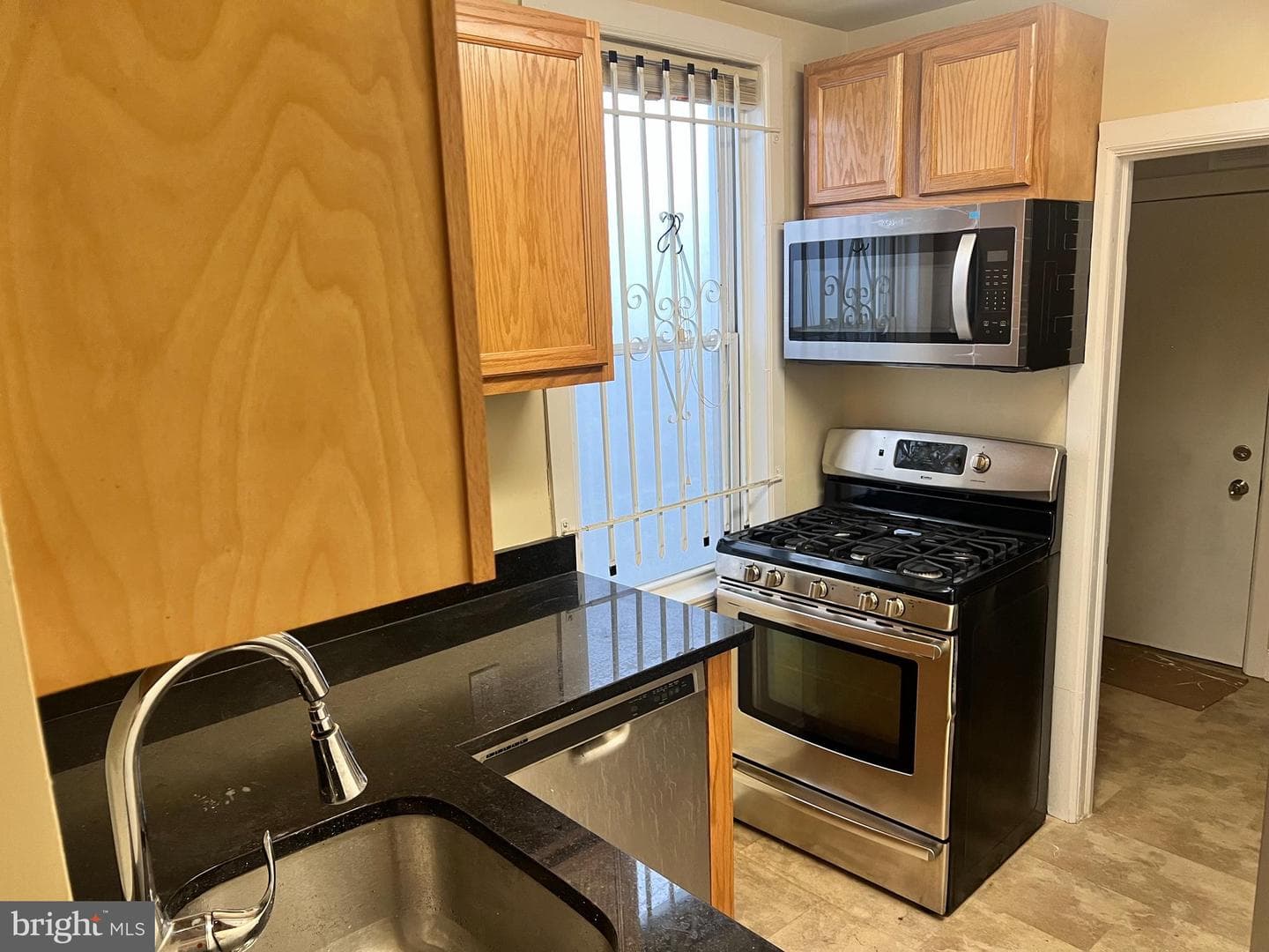 612 Wyeth Street photo 3