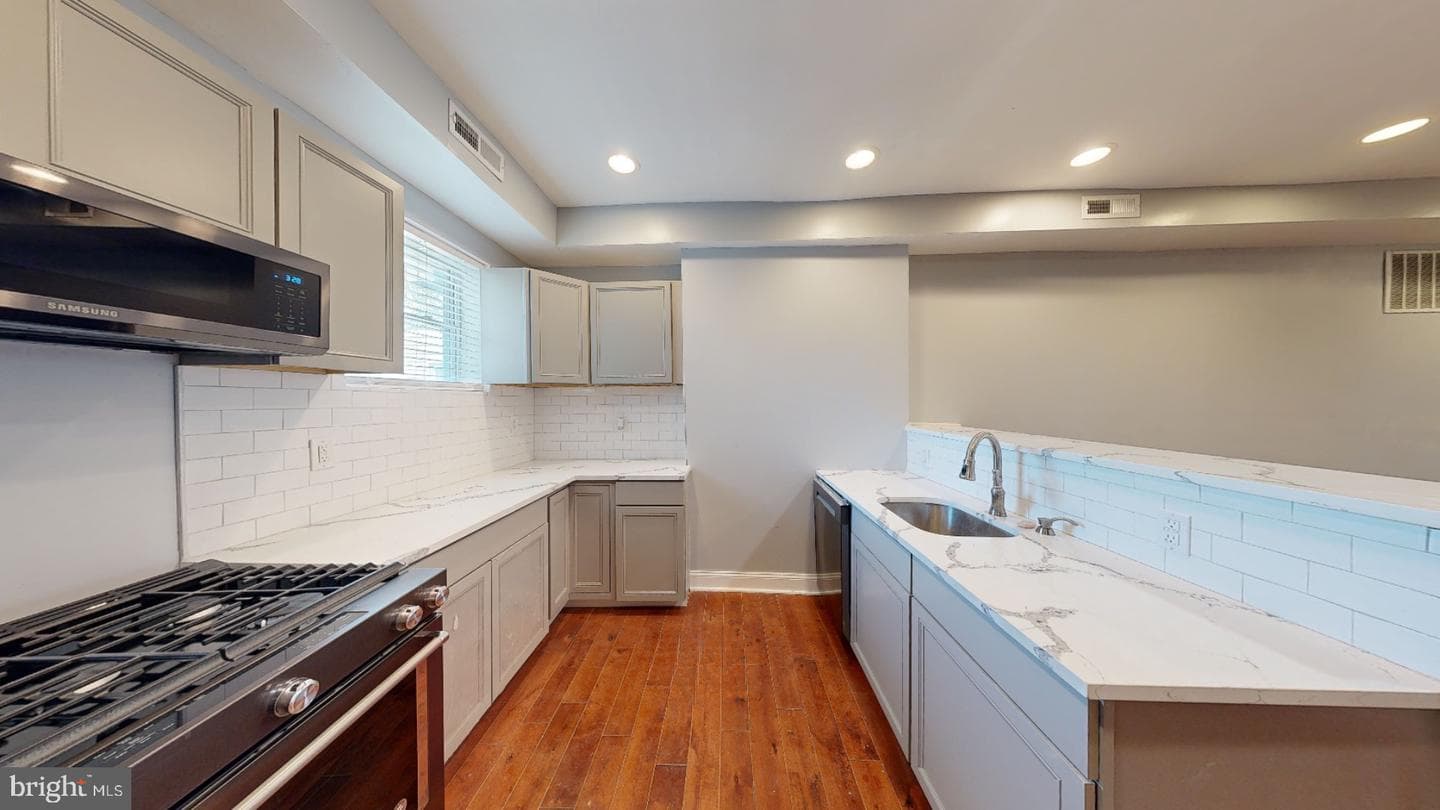 2714 The Alameda photo 8