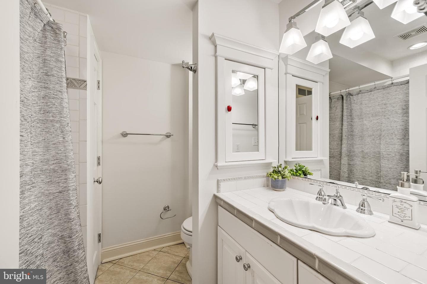 1114 S Clinton Street photo 28