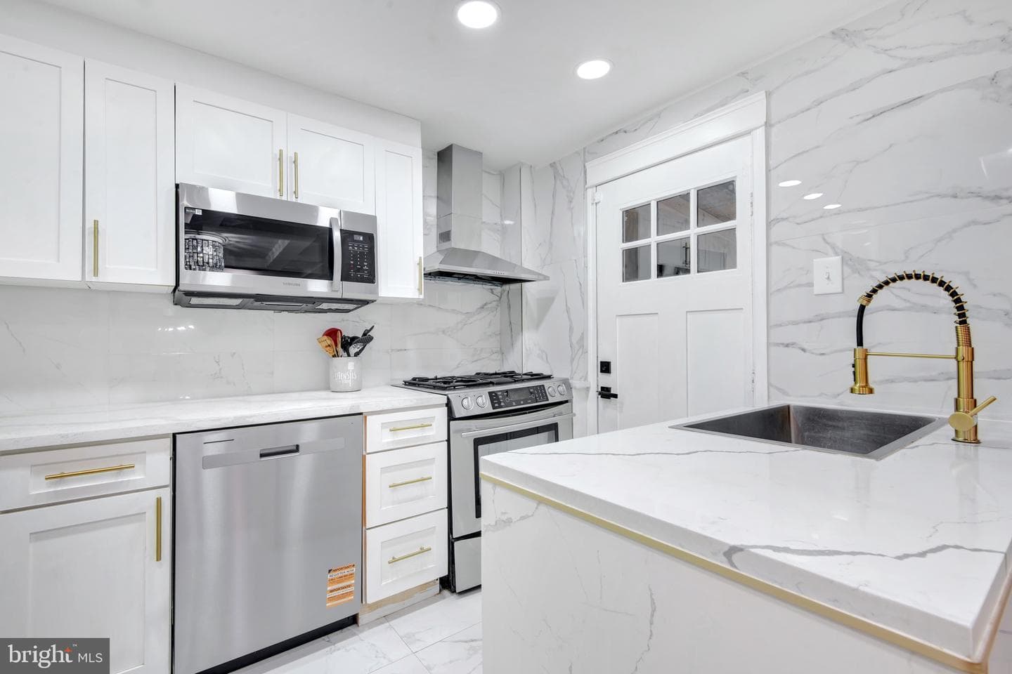 3325 Brendan Avenue photo 10