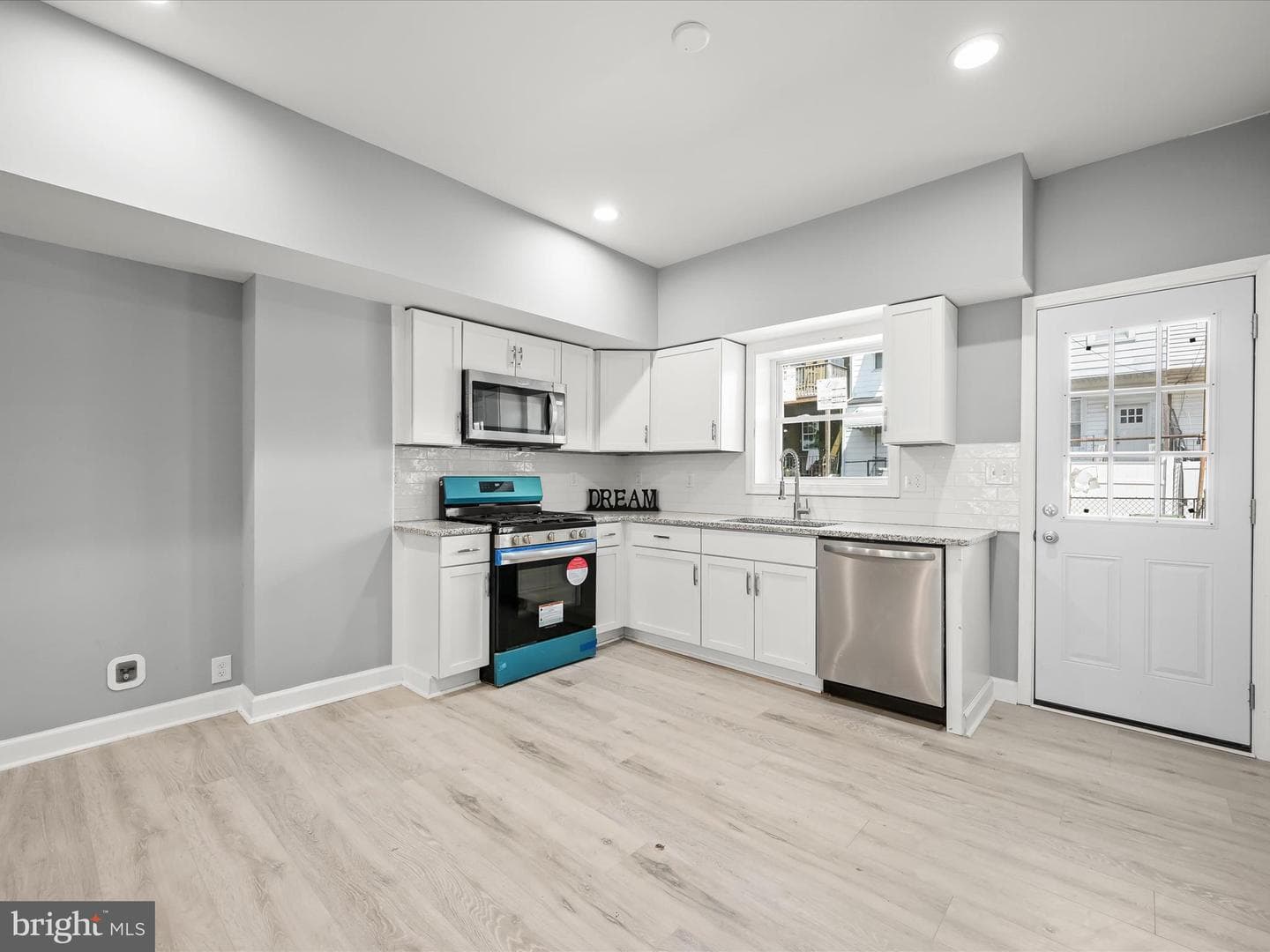 405 S Newkirk Street photo 16