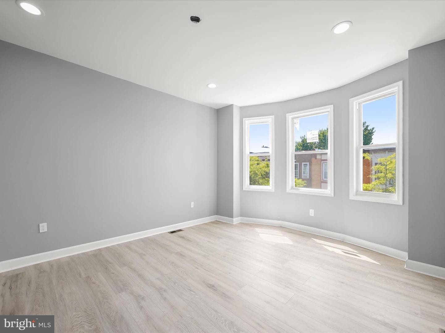 405 S Newkirk Street photo 23