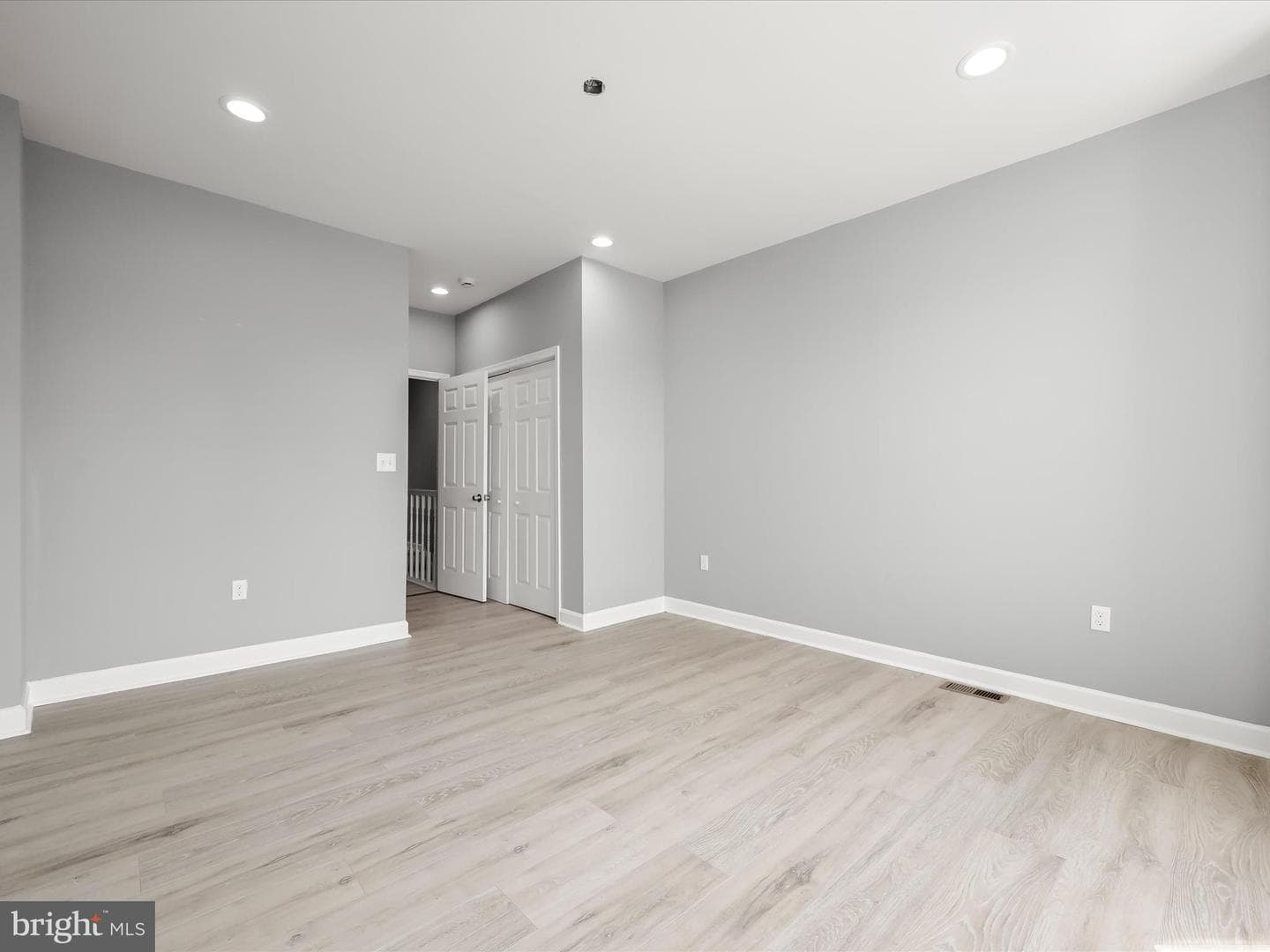 405 S Newkirk Street photo 24