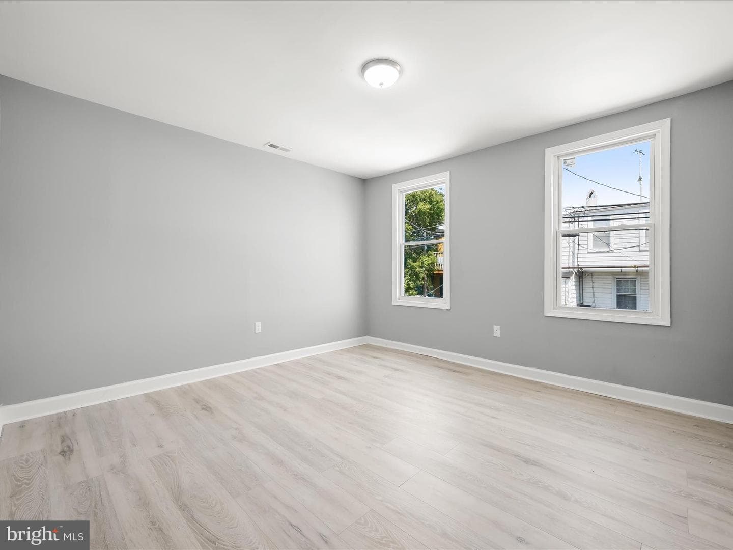 405 S Newkirk Street photo 28