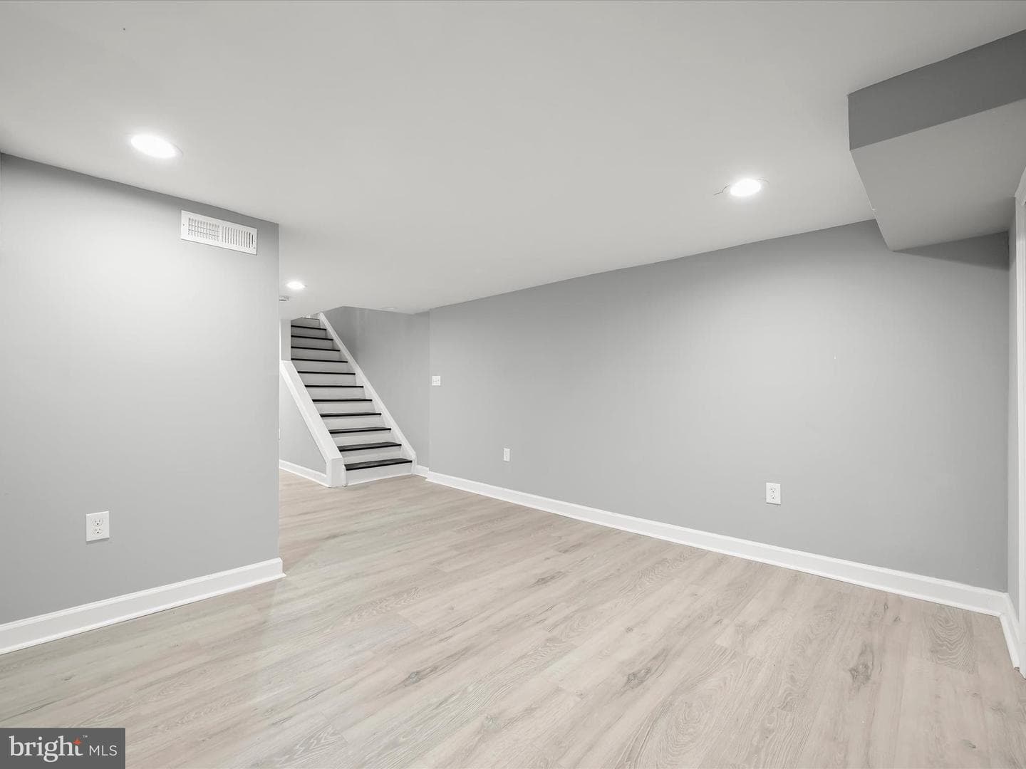 405 S Newkirk Street photo 39