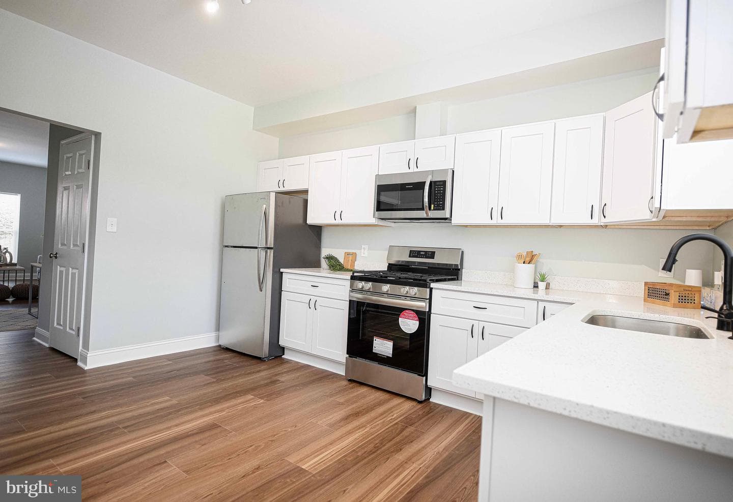 2407 Mcelderry Street photo 12