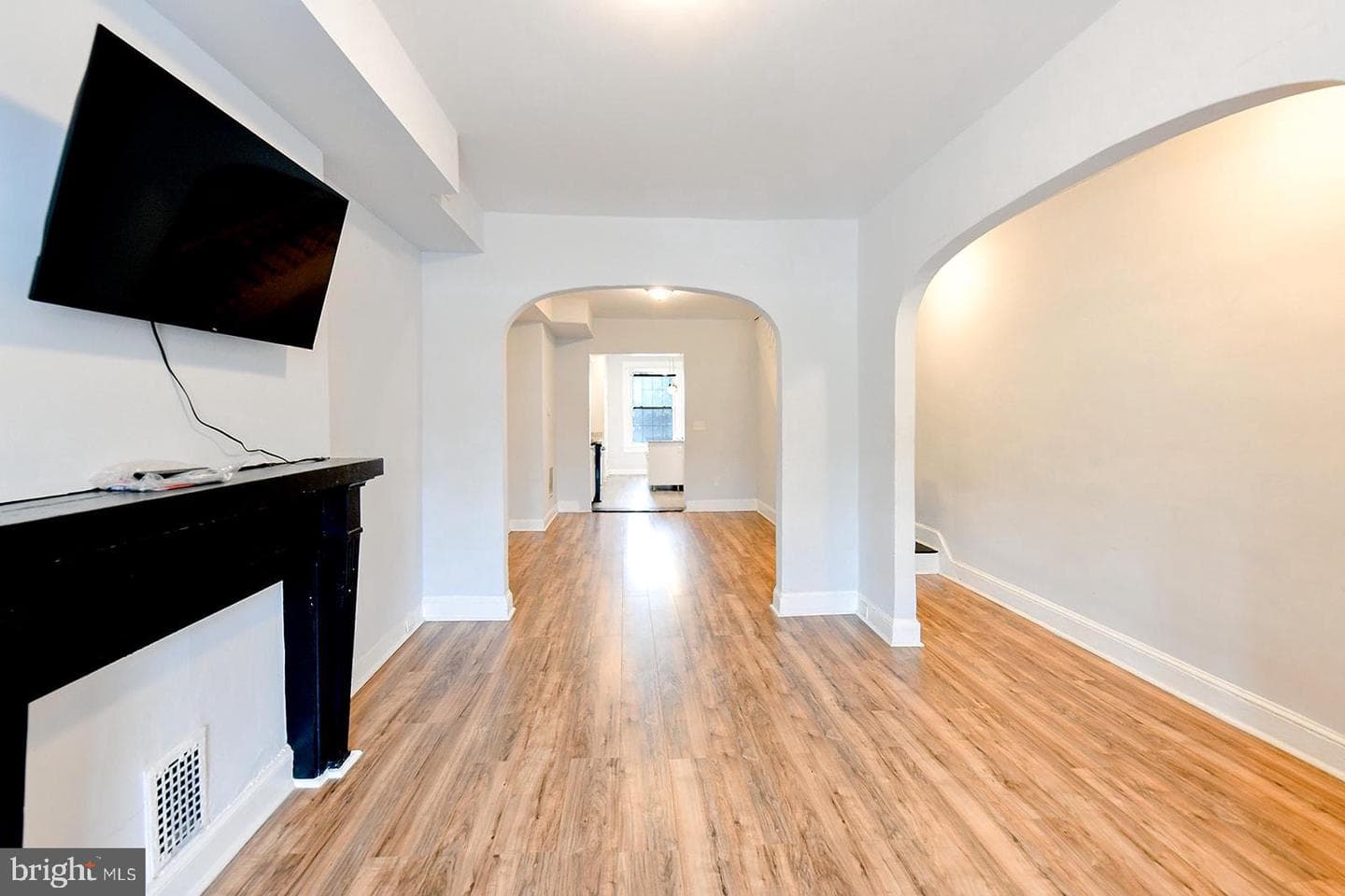 2039 Sinclair Lane photo 3