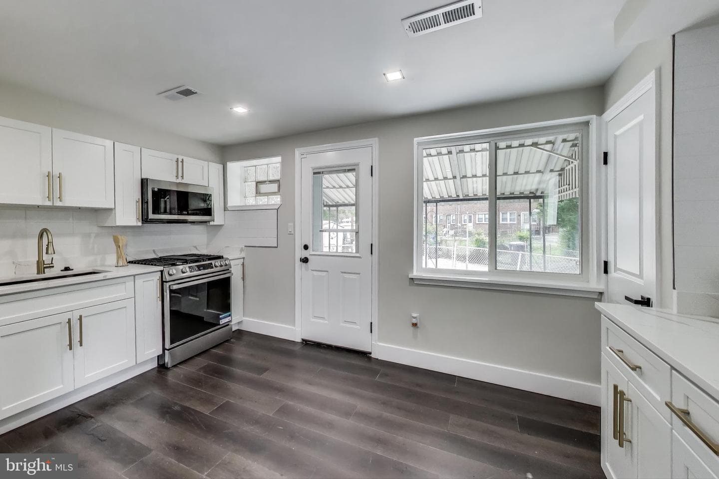4301 Roberton Avenue photo 11