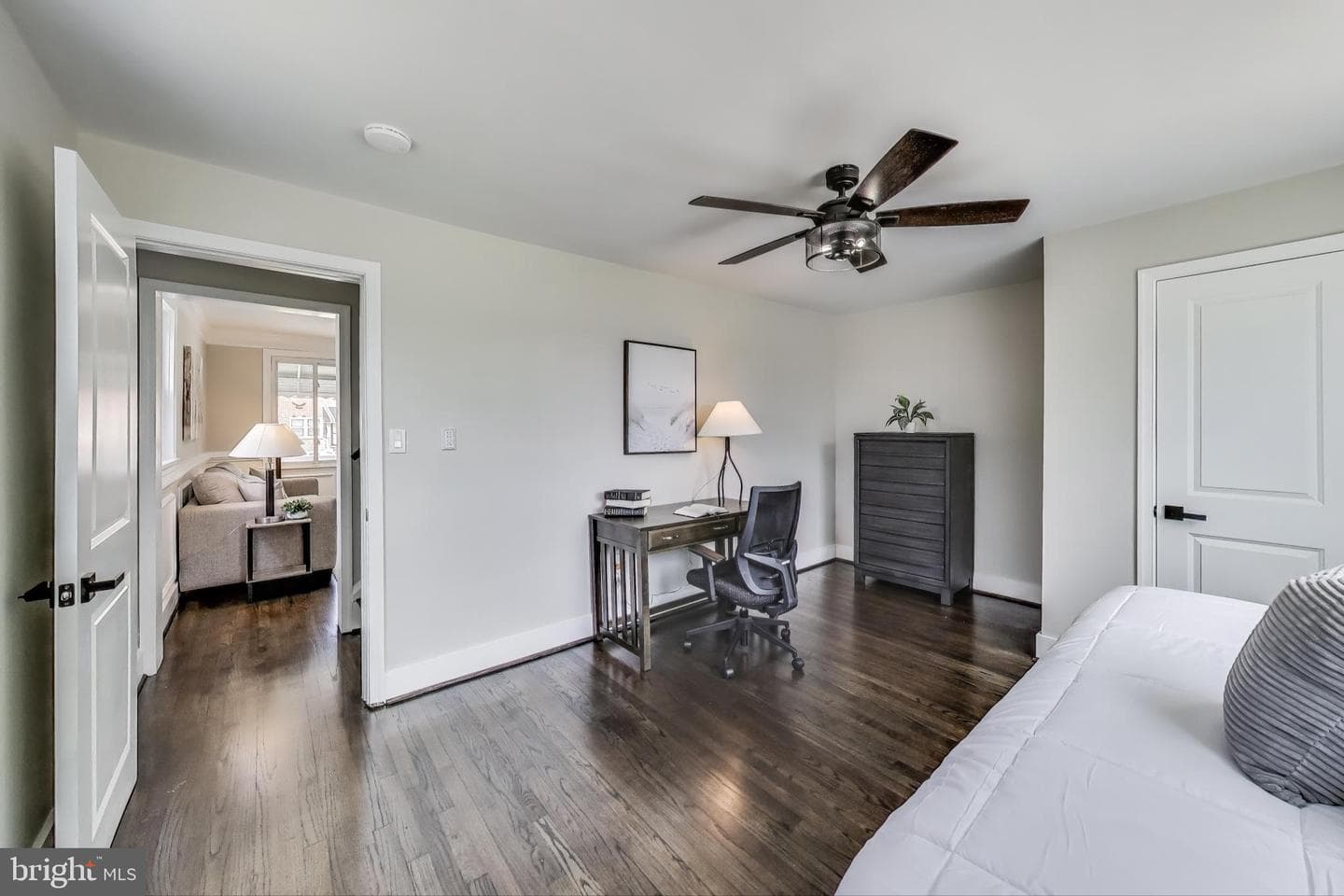 4301 Roberton Avenue photo 15