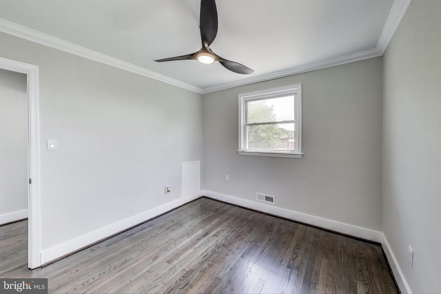 4301 Roberton Avenue photo 21