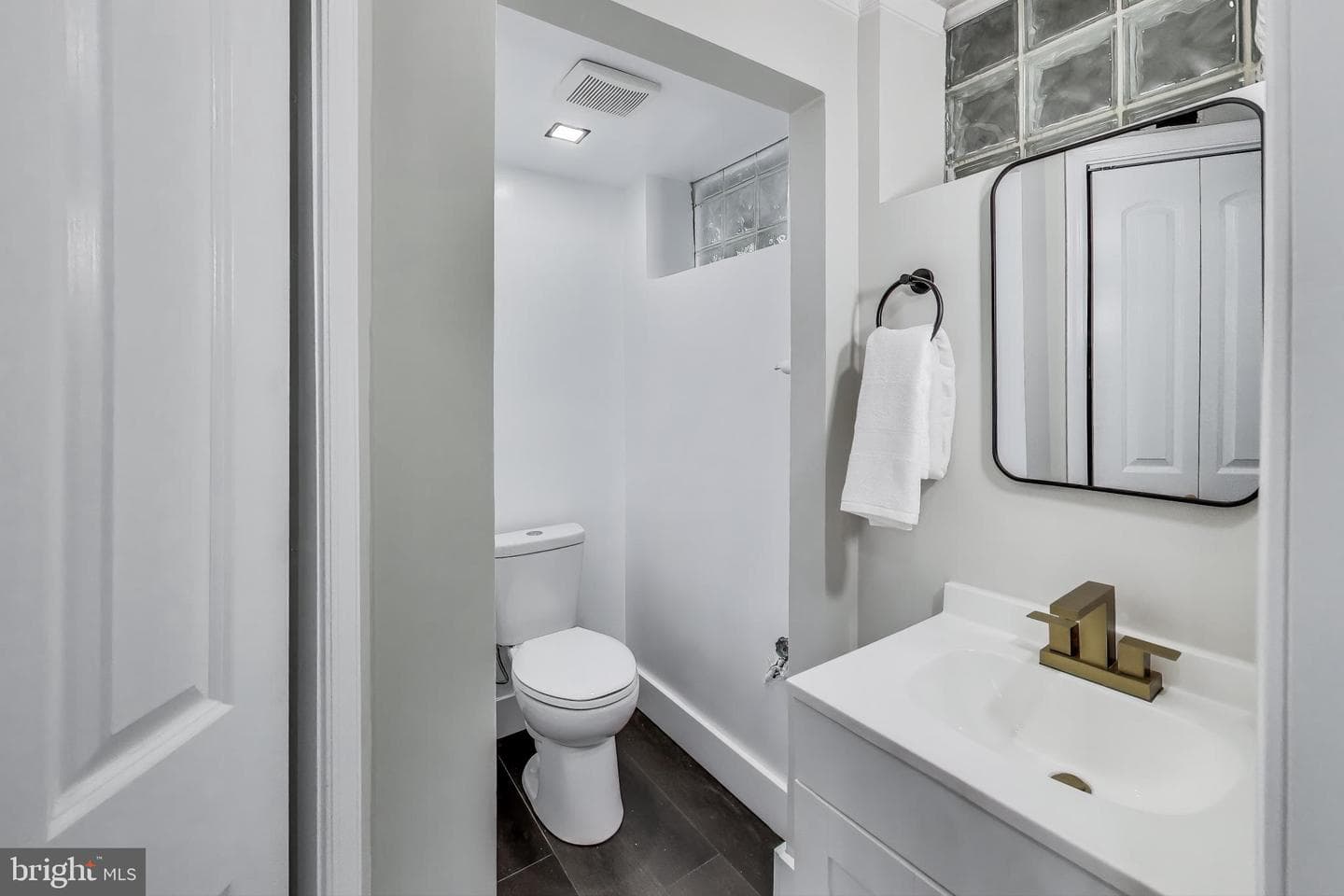 4301 Roberton Avenue photo 23