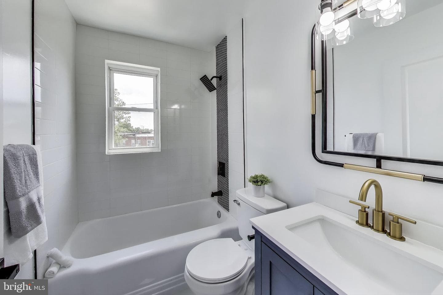 4301 Roberton Avenue photo 9