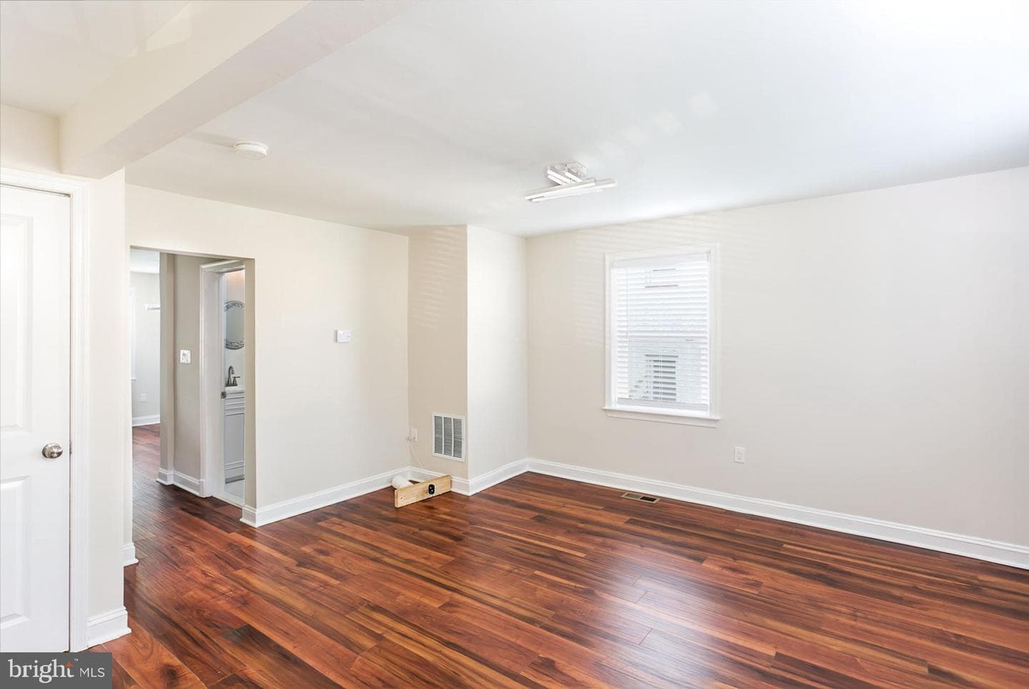 5421 Belle Vista Avenue photo 4