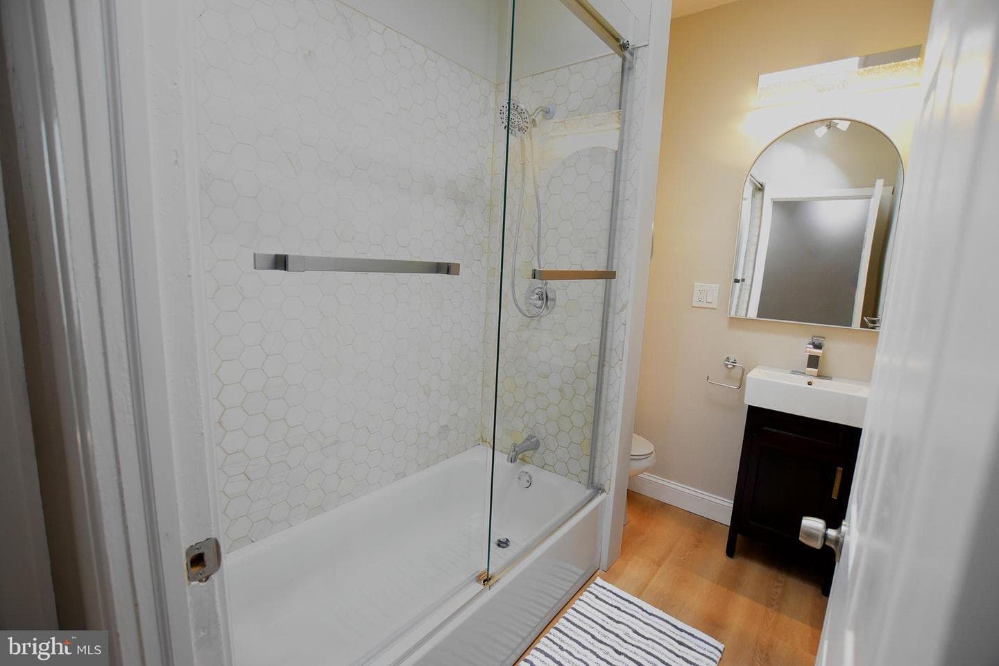 2871 Pelham Avenue photo 12
