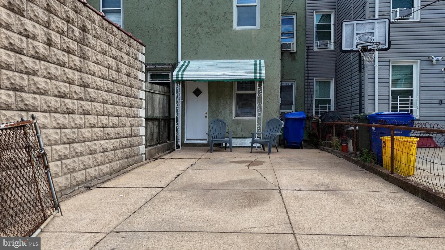2871 Pelham Avenue photo 20