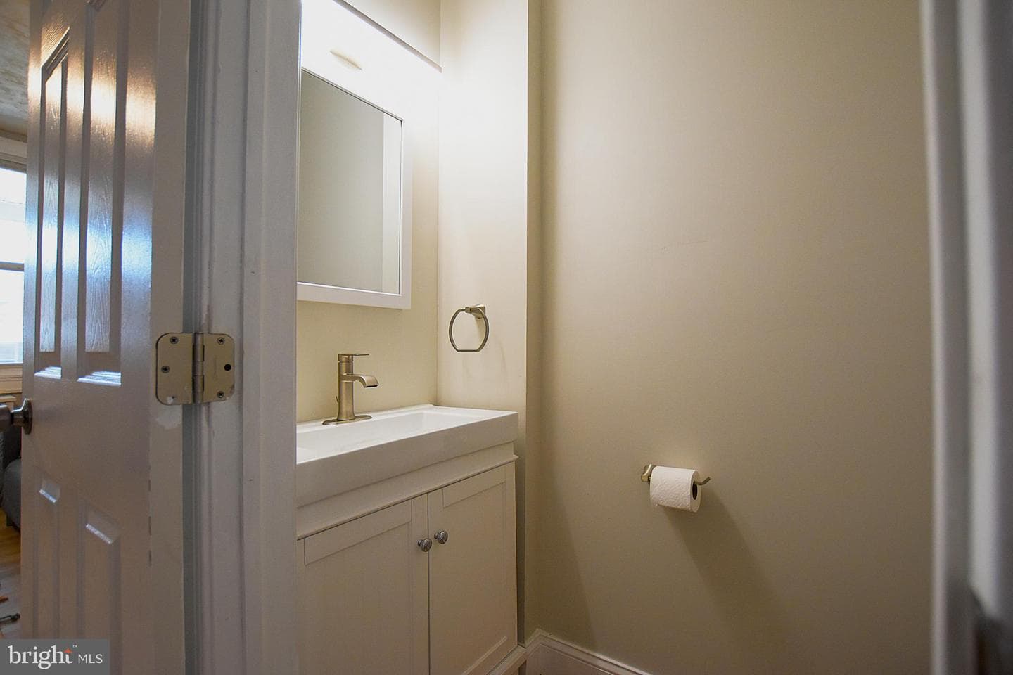 2871 Pelham Avenue photo 9