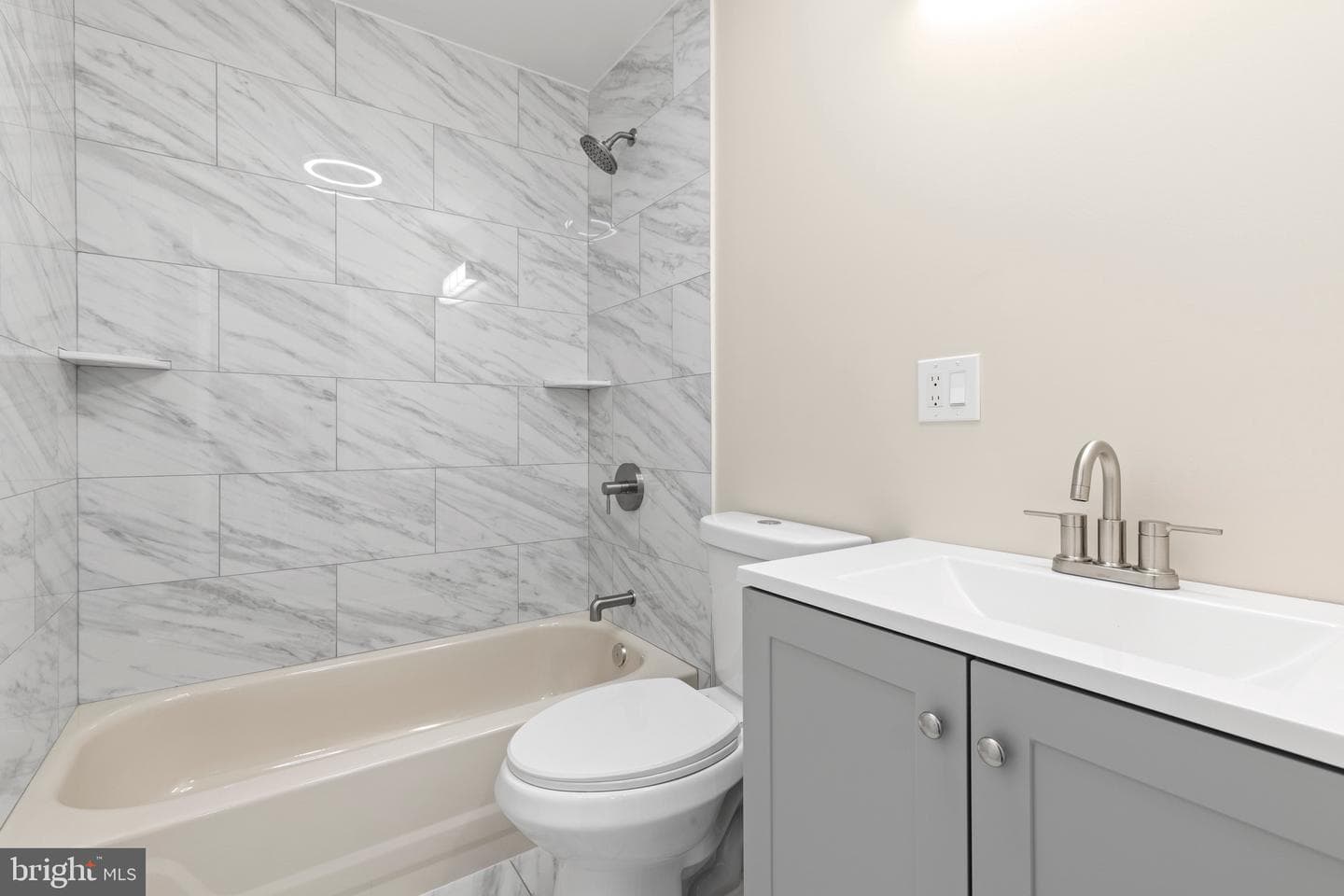 1015 Bonaparte Avenue photo 15