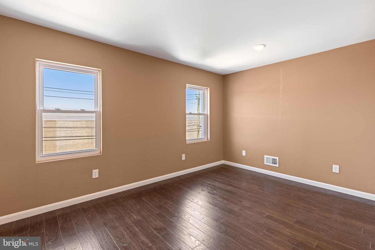 1015 Bonaparte Avenue photo 18
