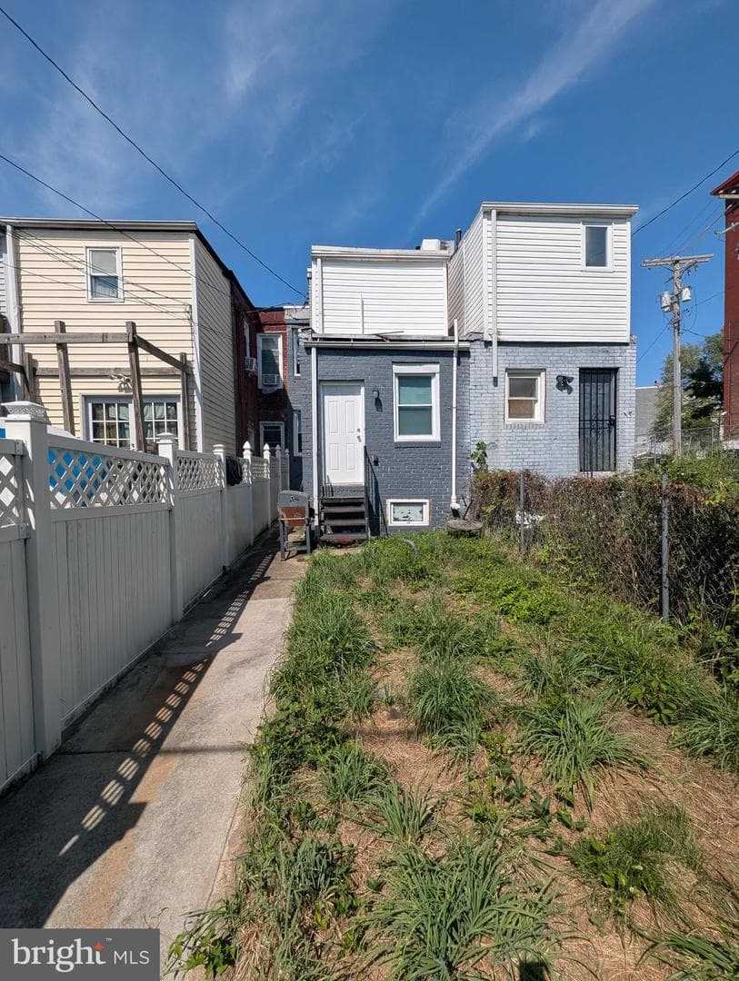1835 N Bond Street N photo 24
