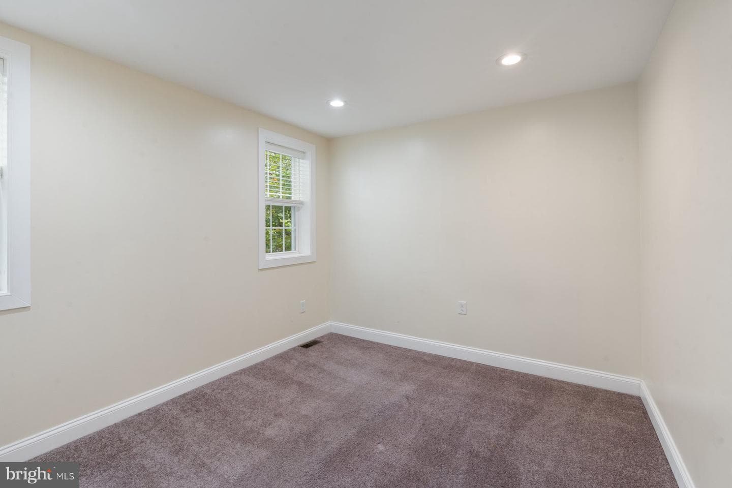 543 N Kenwood Avenue photo 26