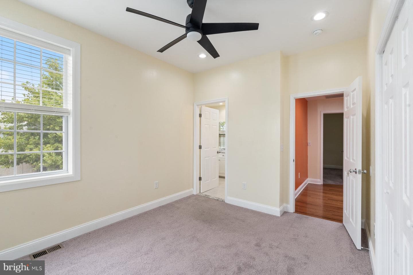 543 N Kenwood Avenue photo 29