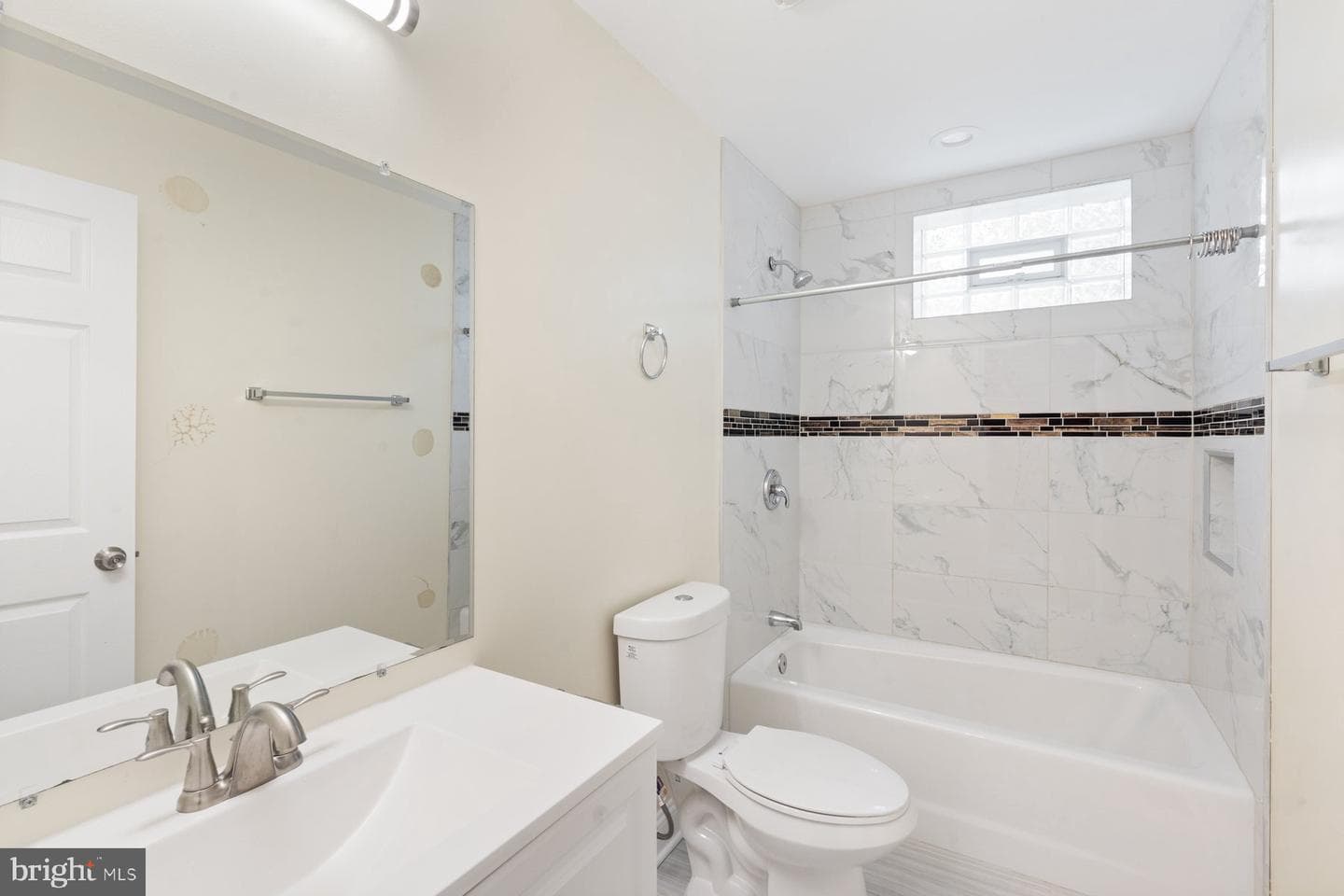543 N Kenwood Avenue photo 30