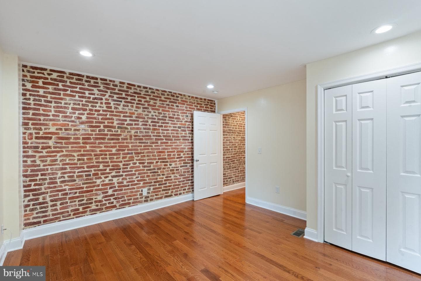 543 N Kenwood Avenue photo 31