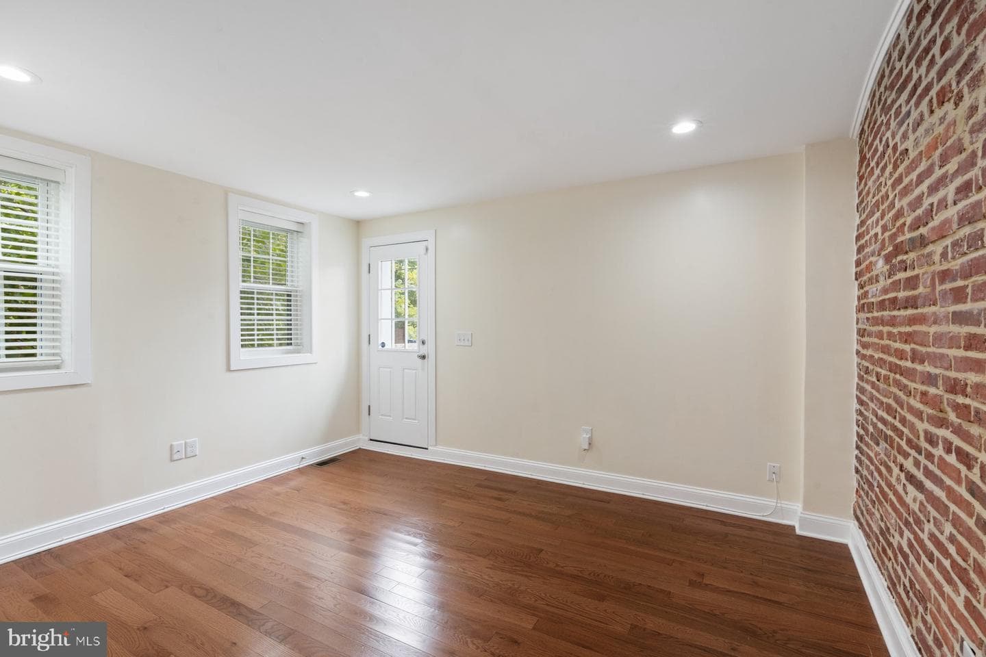 543 N Kenwood Avenue photo 33