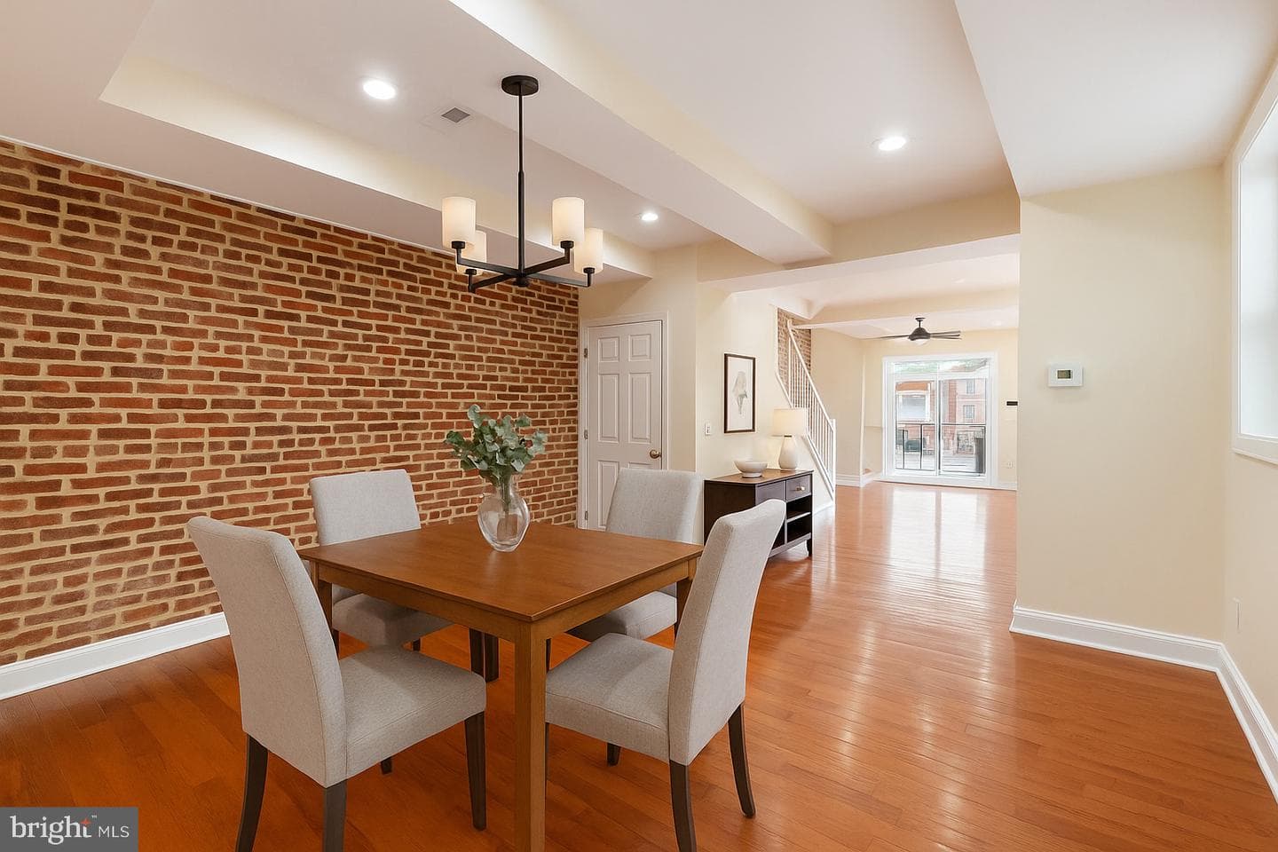 543 N Kenwood Avenue photo 6