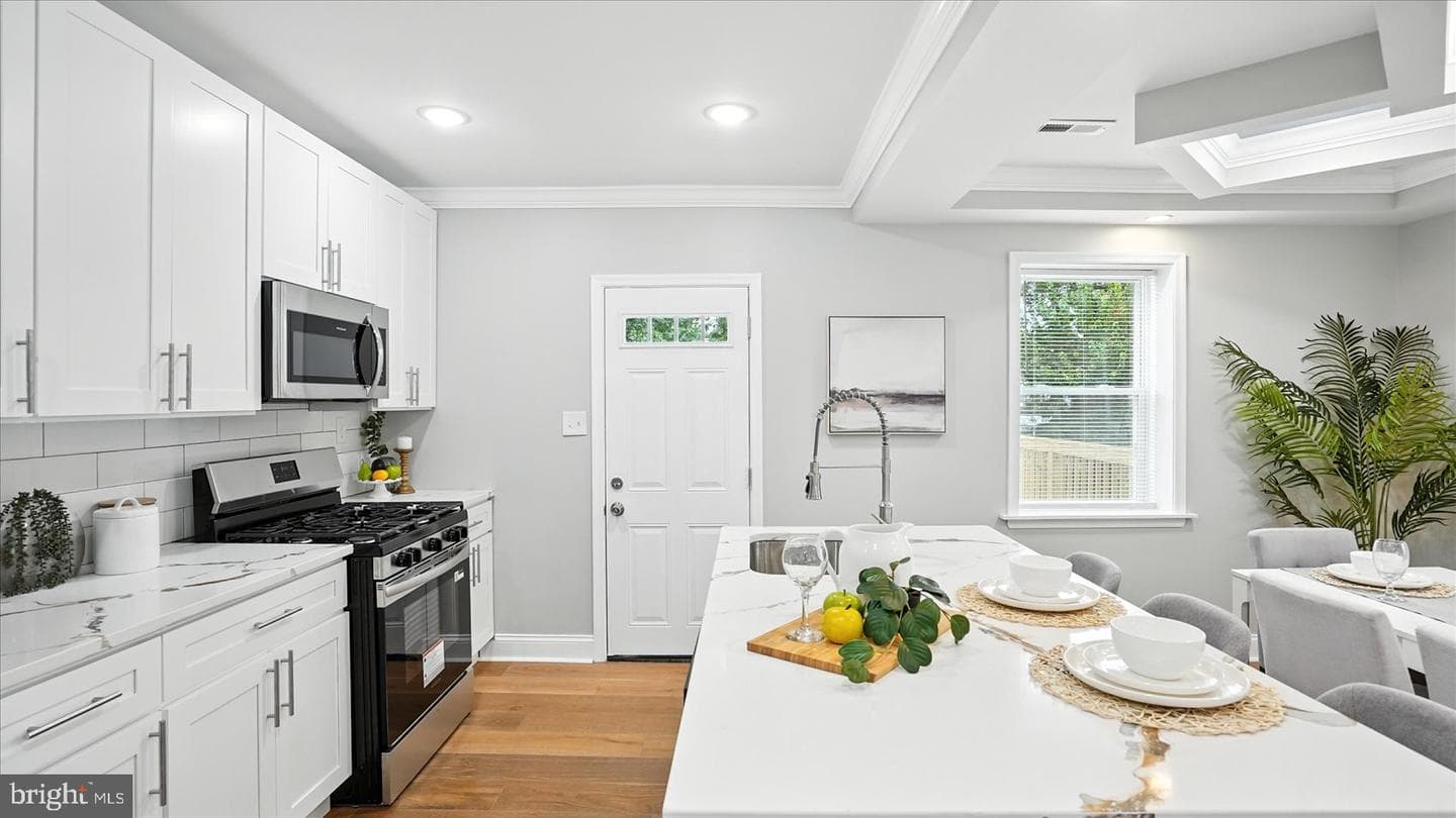 4703 Post Road photo 14